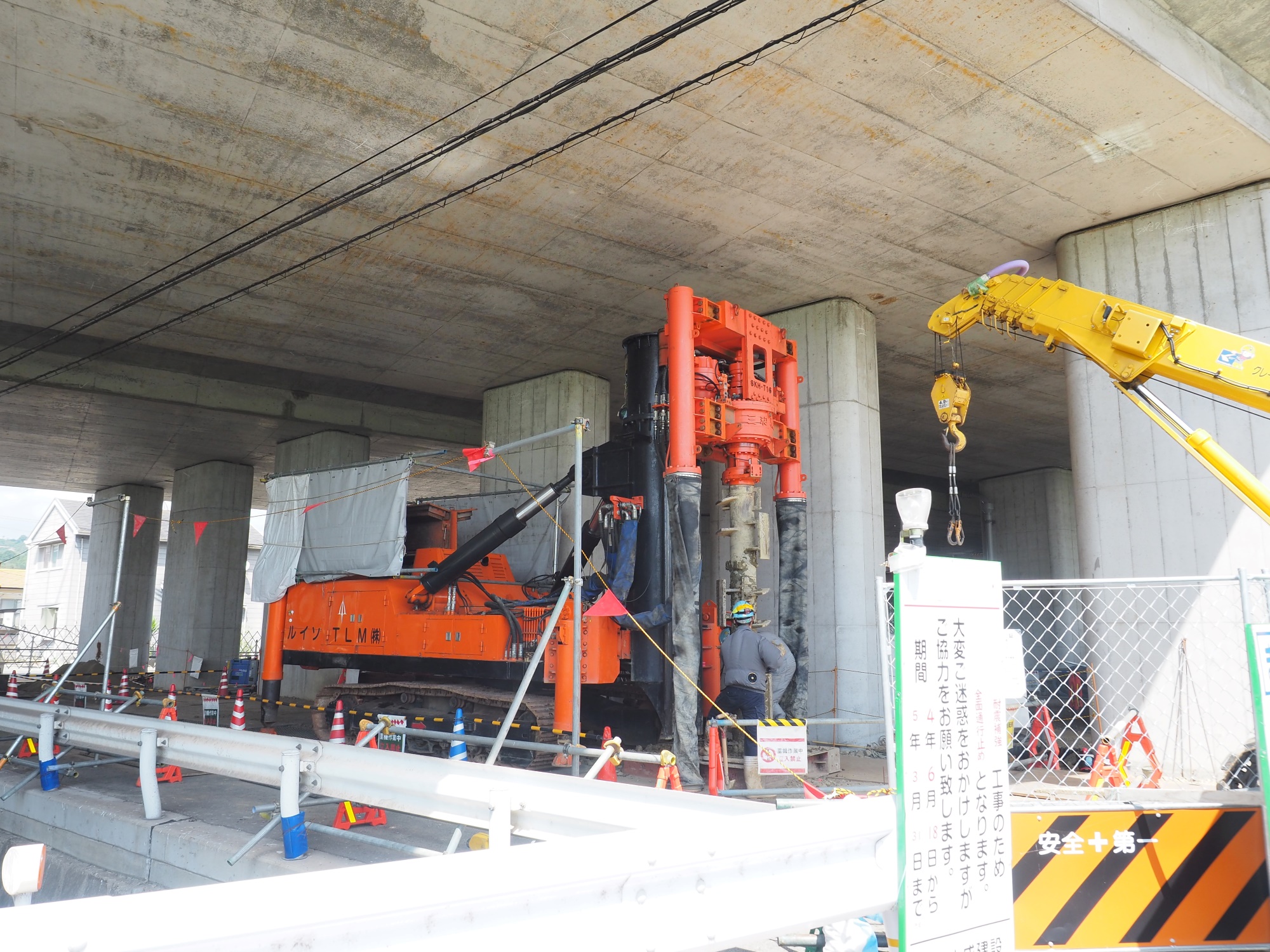 山陽自動車道倉敷高架橋耐震補強工事　：　MLT工法