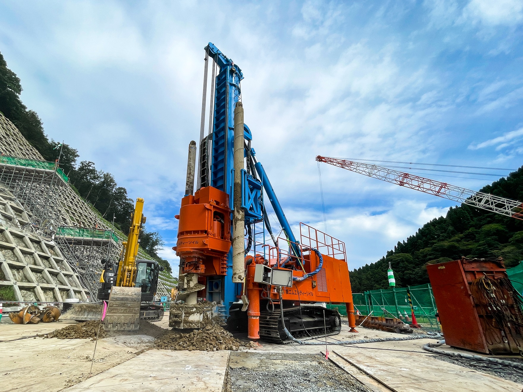 吉野瀬川ダム監視所建築工事　：　MLT工法